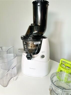 Kuvings Whole Slow Juicer B6000S Vertical Masticating Juicer White ULD-622NB